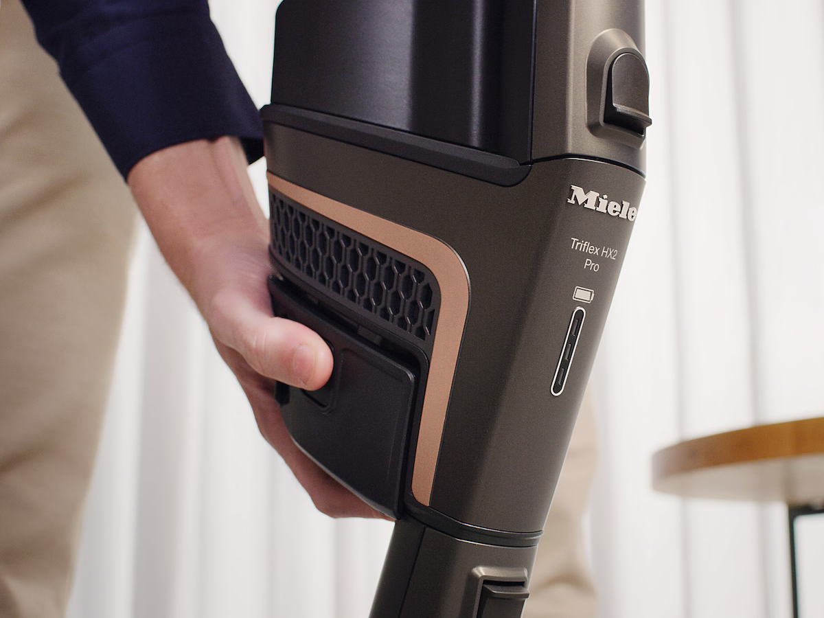 Miele Triflex HX2 Elektrobürste Multi Floor XXL auf Teppich